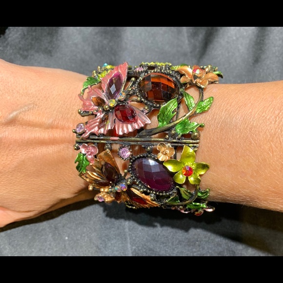 Butterfly stone cuff bracelet - Picture 3 of 5